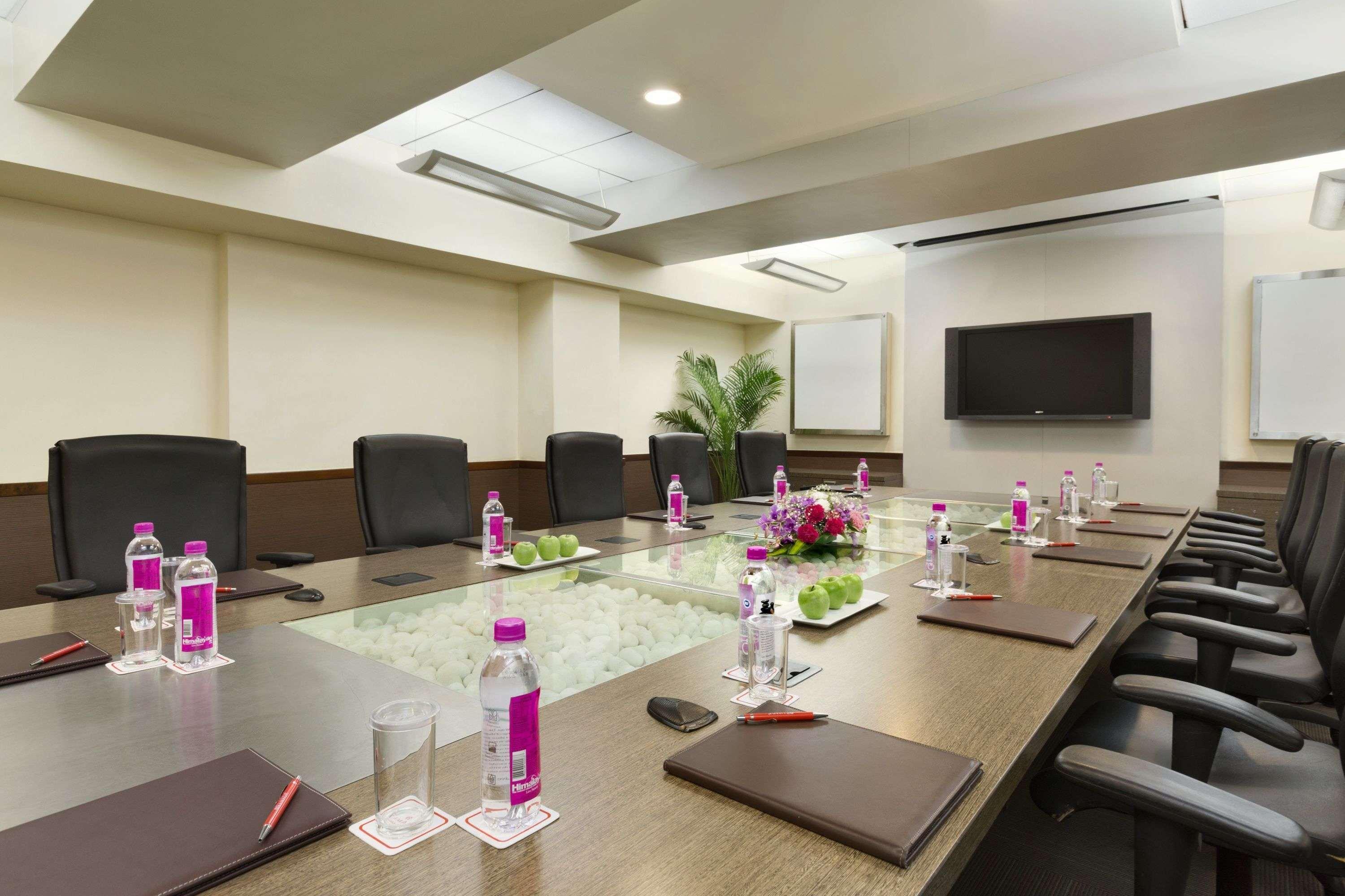 Ramada By Wyndham Chennai Egmore Exterior photo