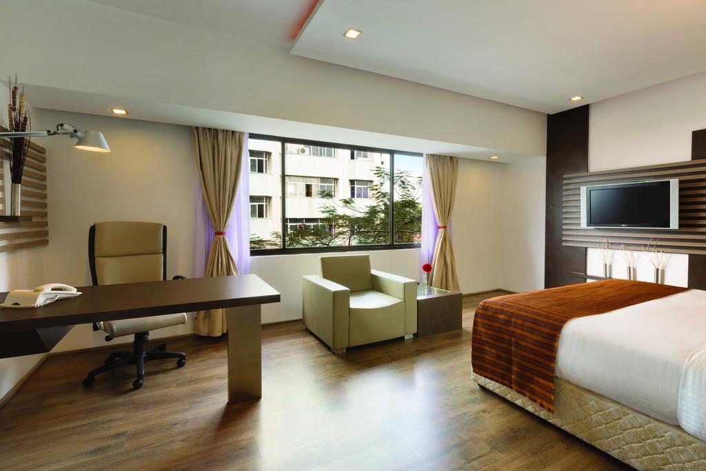 Ramada By Wyndham Chennai Egmore Exterior photo