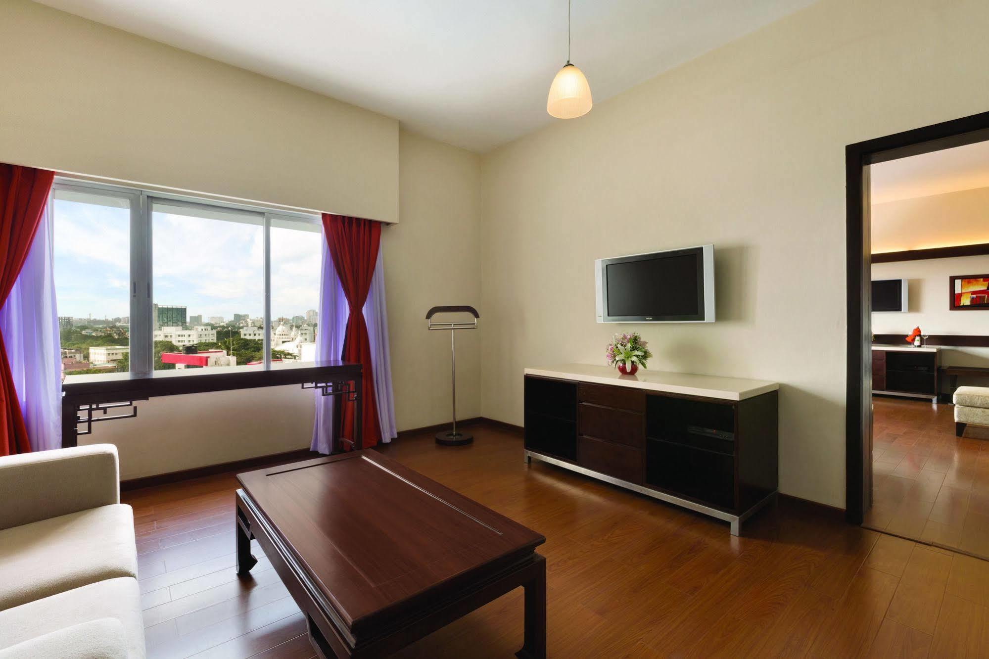 Ramada By Wyndham Chennai Egmore Exterior photo